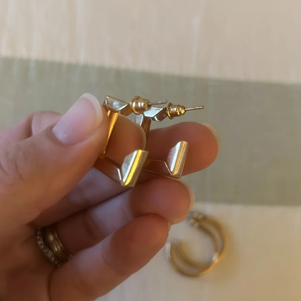 Set of 3 gold hoop earrings - Picture 5 of 10
